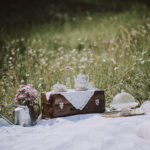 Servizio fotografico di coppia con picnic nel Mugello