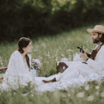 Servizio fotografico di coppia con picnic nel Mugello
