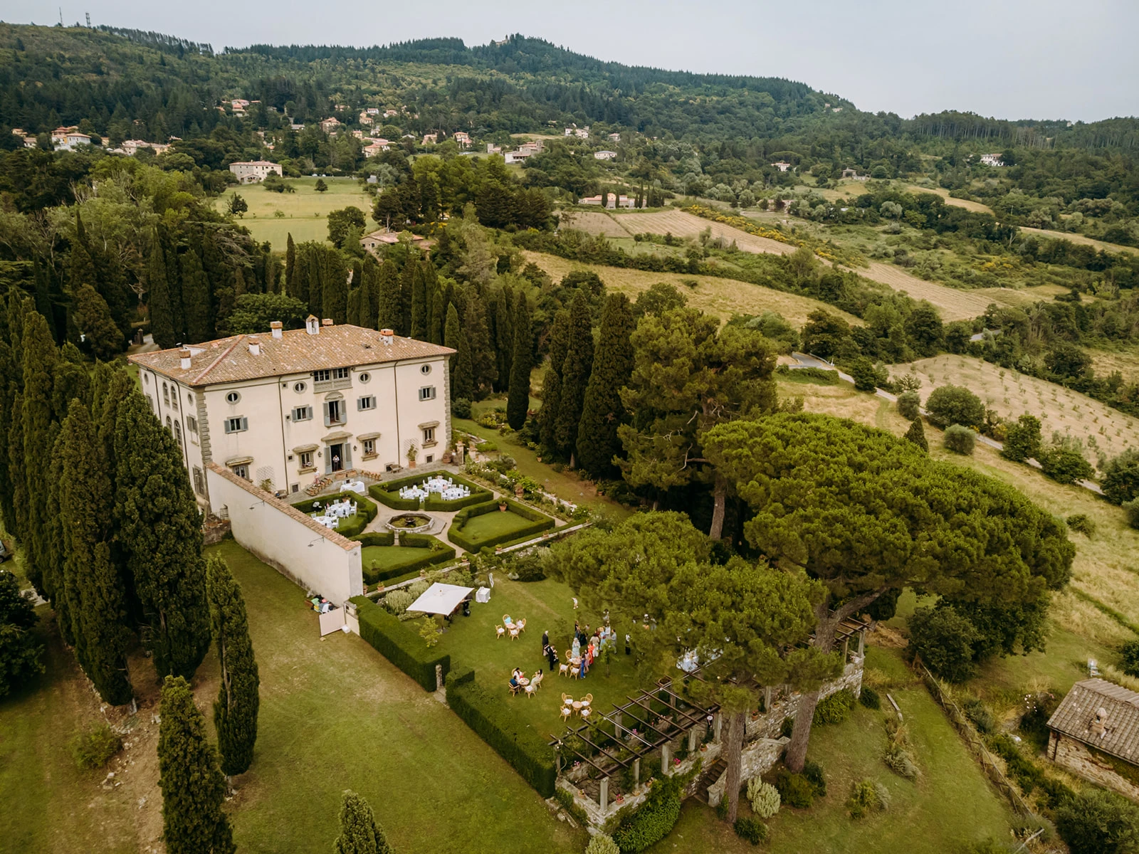 Vista della dimora storica Villa di Bivigliano vista dall'alto