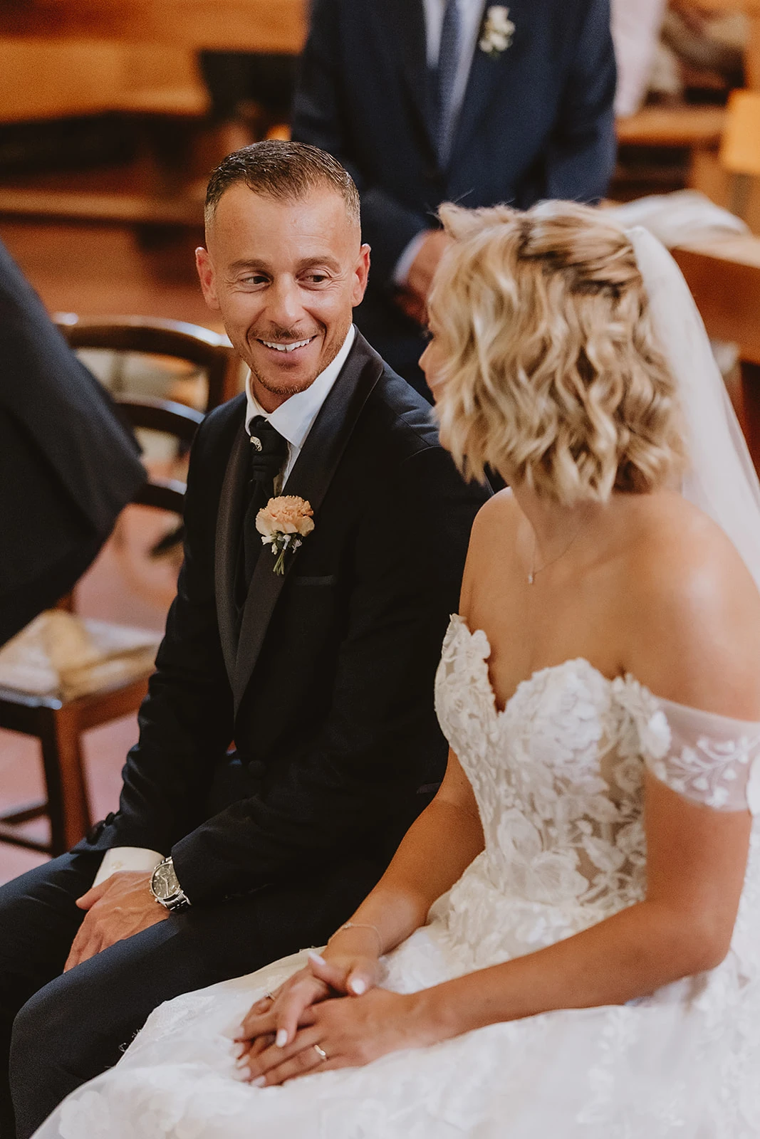 Gli posi che si guardano durante la cerimonia 