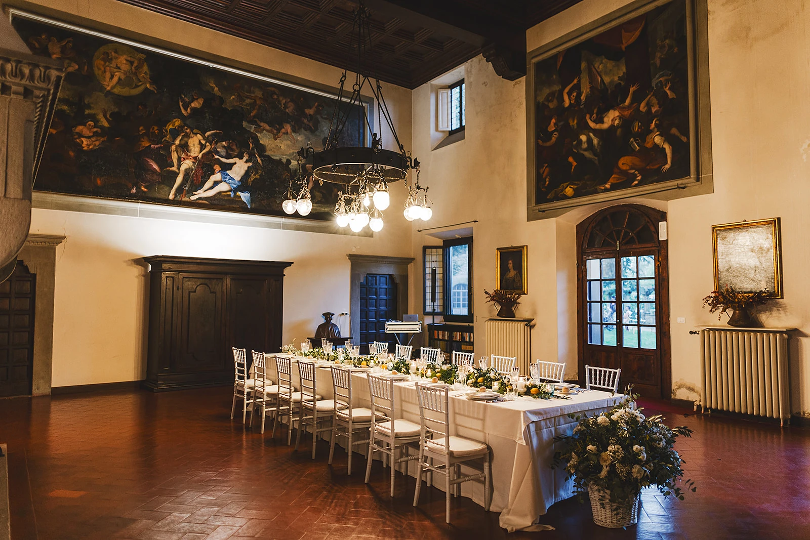 Sala del ricevimento allestita per la cena del matrimonio di Luvai e Jessie