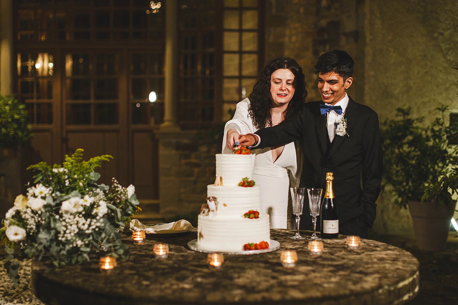 Momento del taglio della torta, matrimonio in mugello