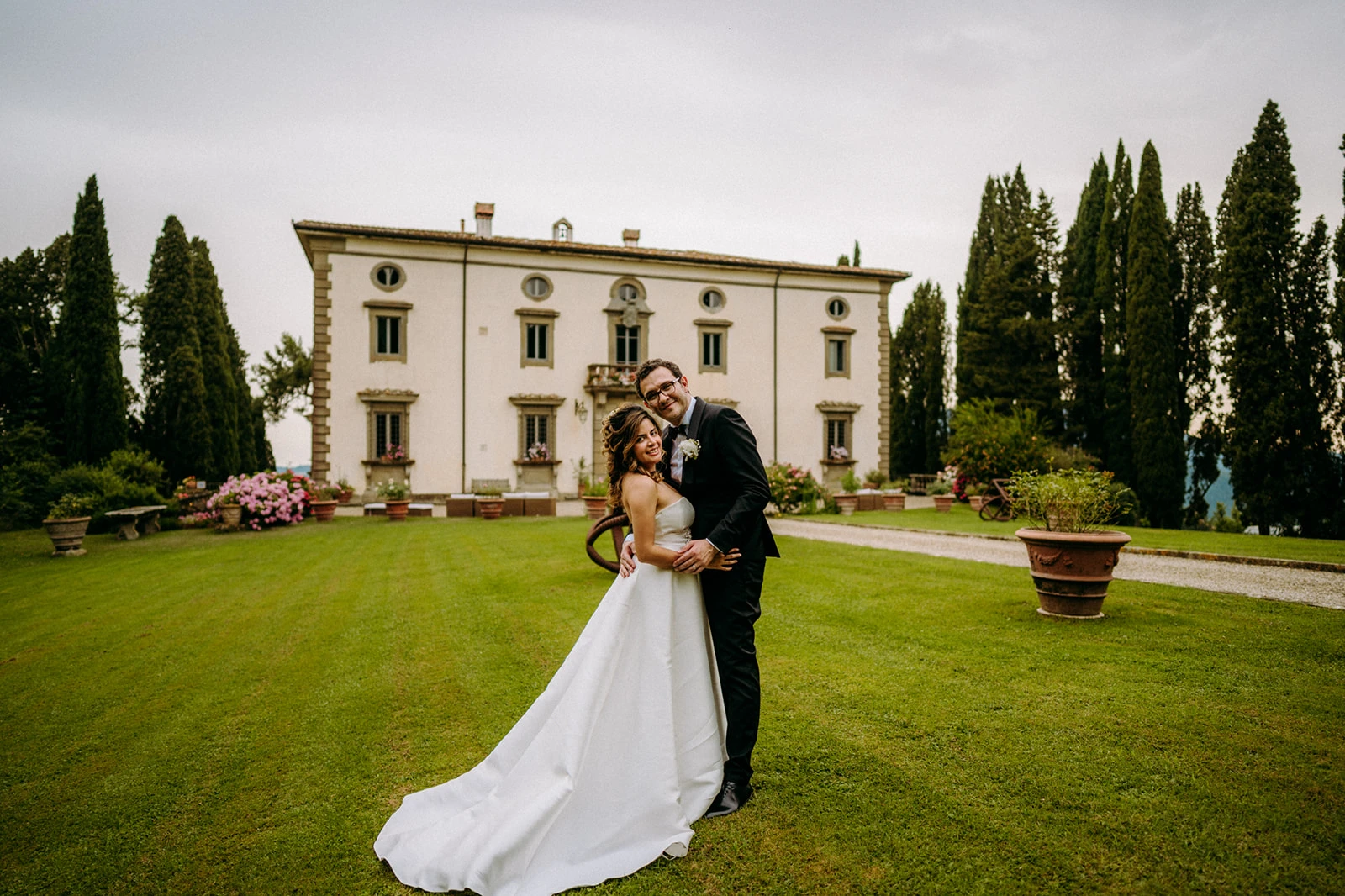 Filippo e evelyn sposi alla Villadi Bivigliano