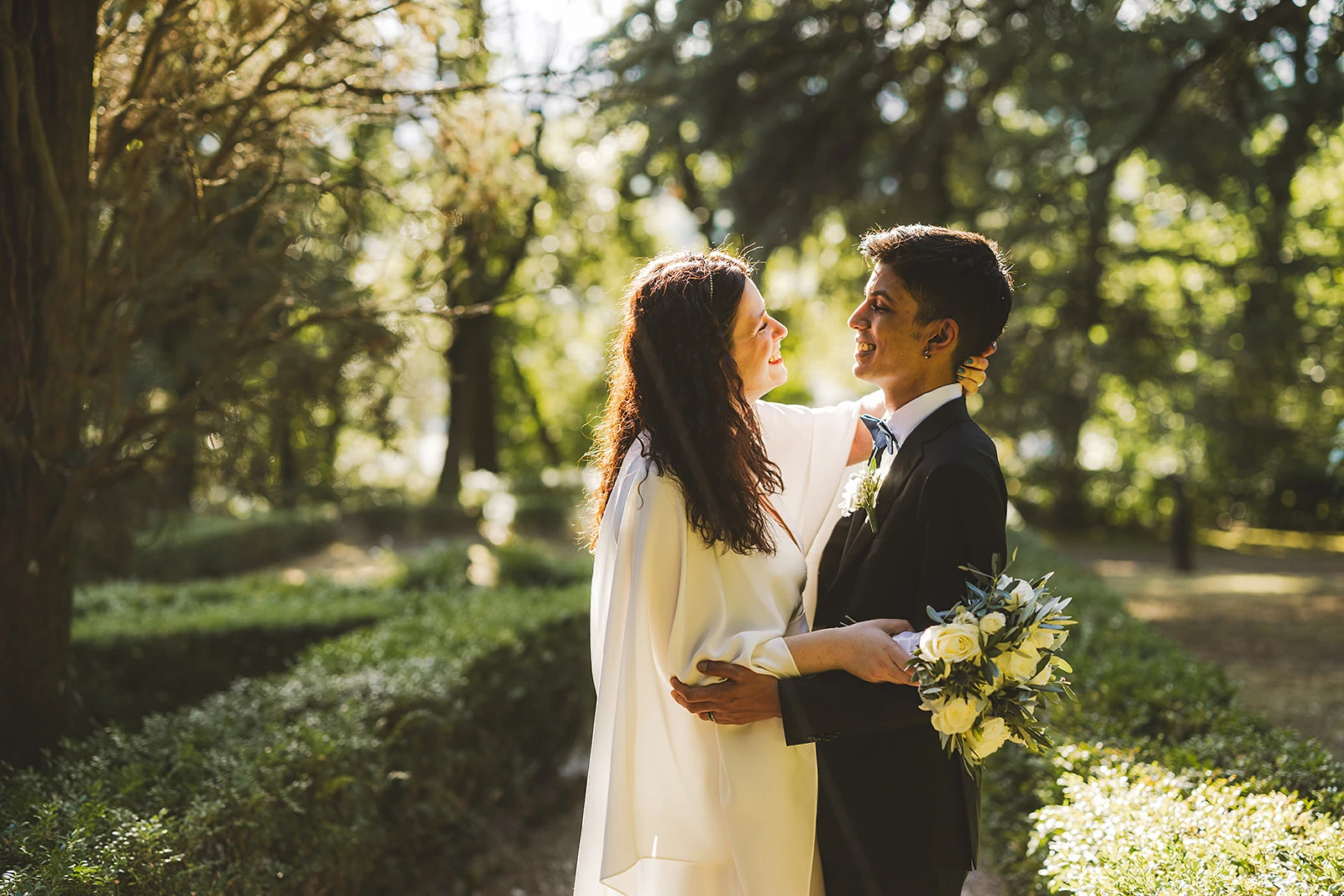 Momento intimo degli sposi nel giorno del matrimonio in mugello