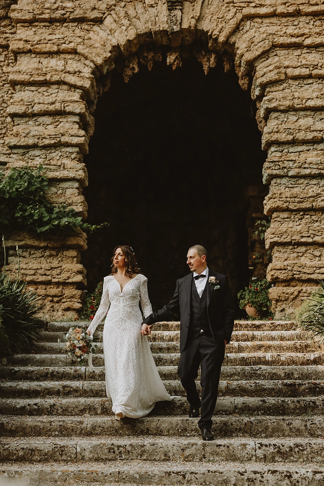 Gli sposi durante lo shooting fotografico del matrimonio in Mugello