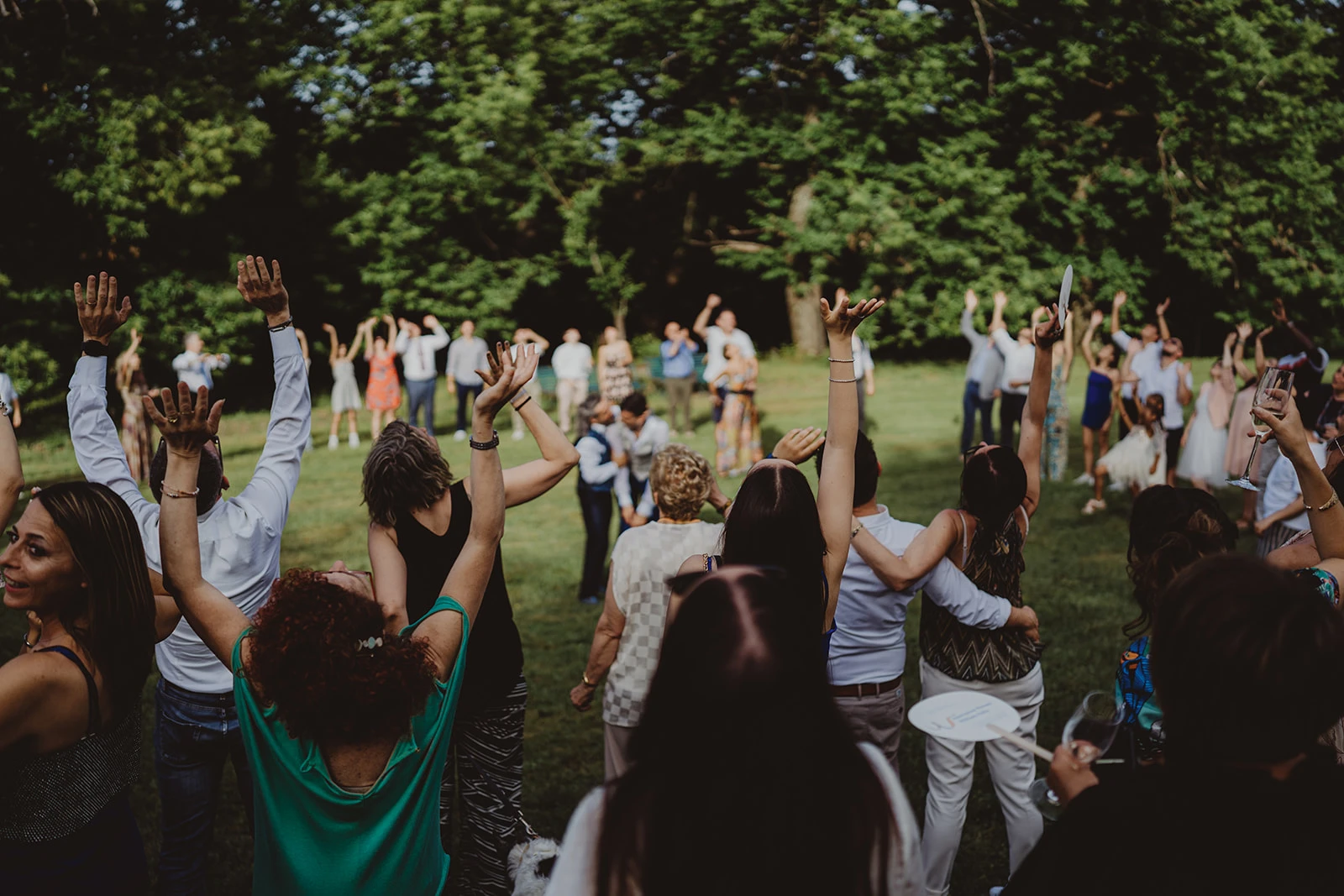 Momento di festa durante la serata di matrimonio di Claudio e Giacomo