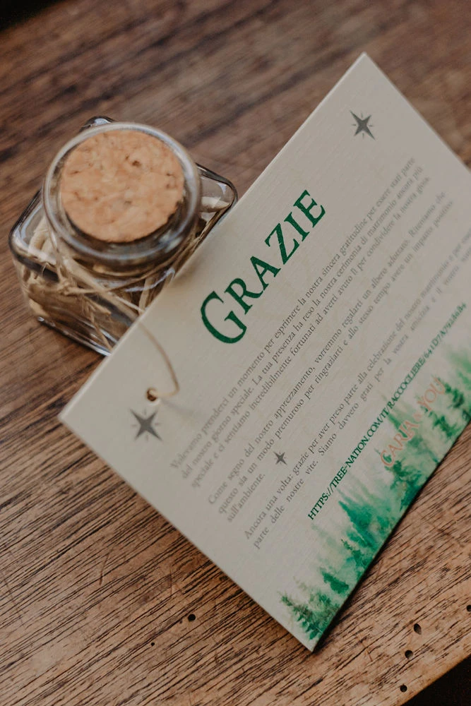 Dettaglio bomboniere green per il matrimonio a tema Signore degli anelli di You e Carla