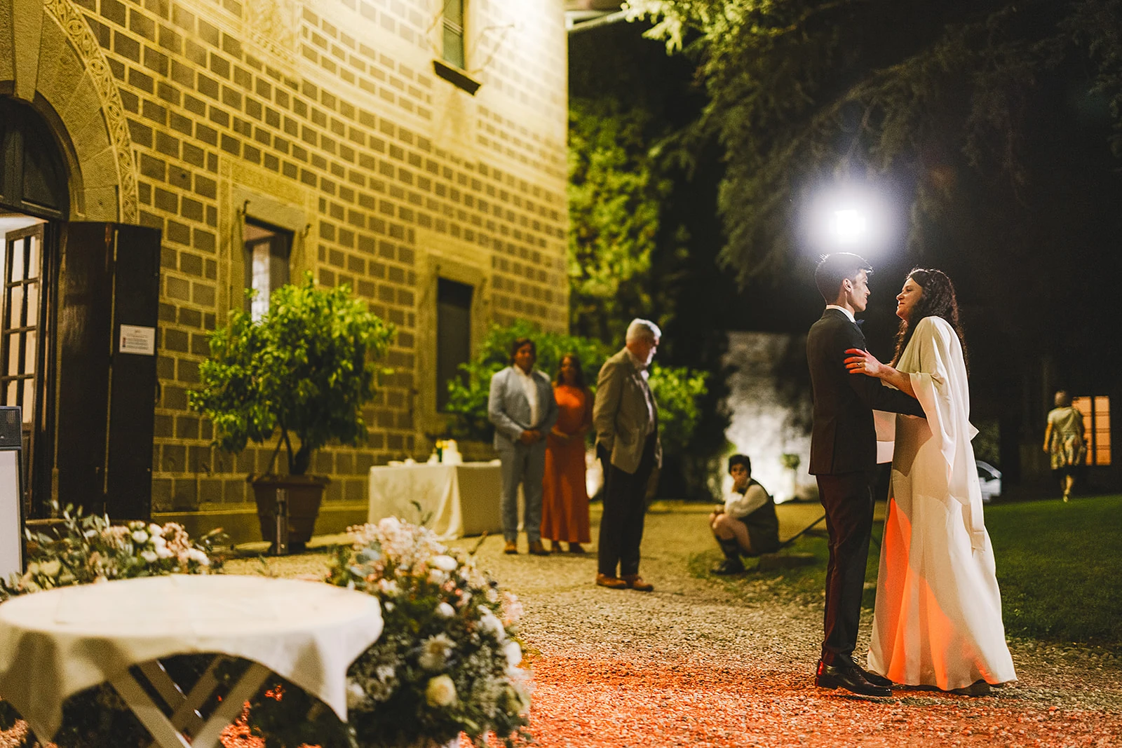 Primo ballo degli sposi a fine serata del matrimonio in mugello