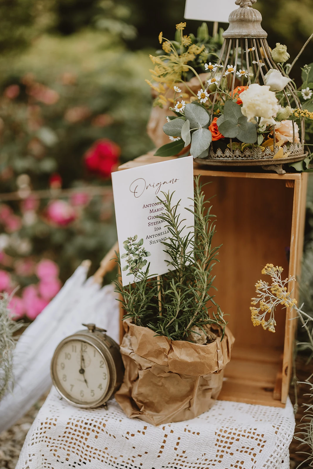 dettaglio del tabelau mariage vintage a tema piante aromatiche di euphoria events