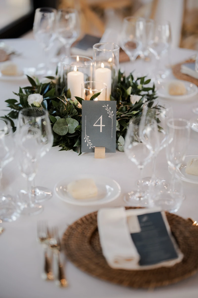 Stationery coordinata realizzata de Ilaria euphoria events, segnatavolo e centrotavola romantico