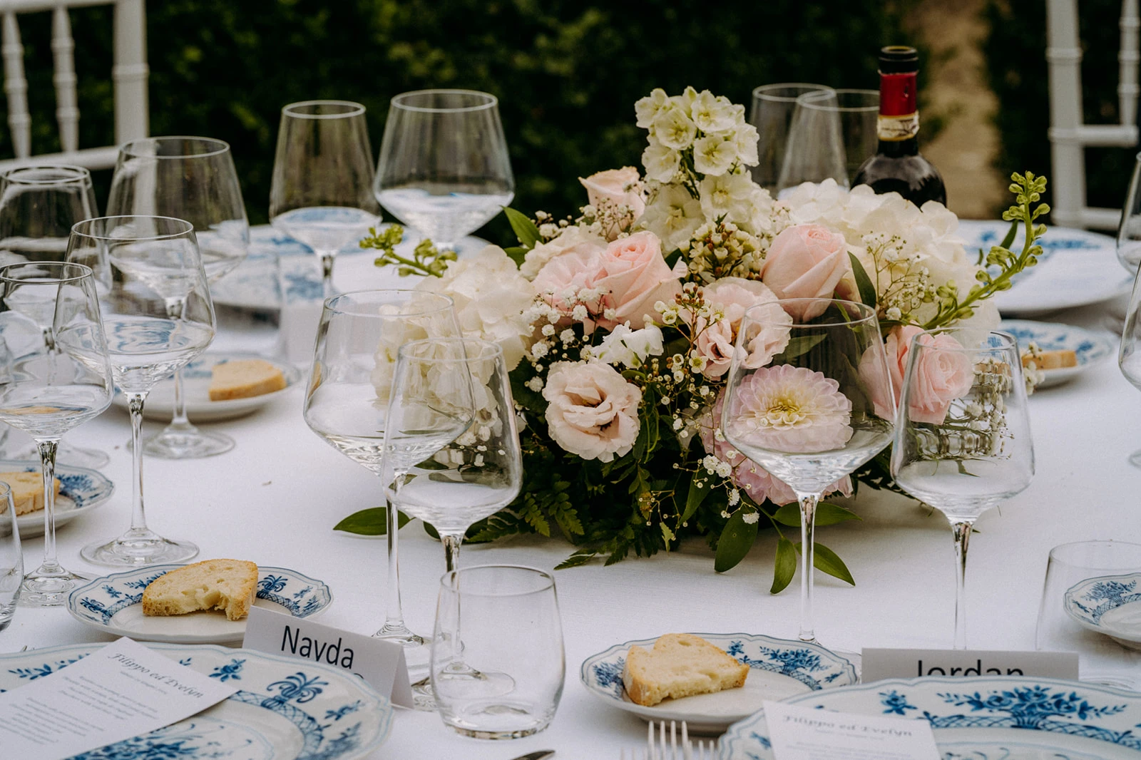 Composizioni floreali dei centrotavola della cena di matrimonio 