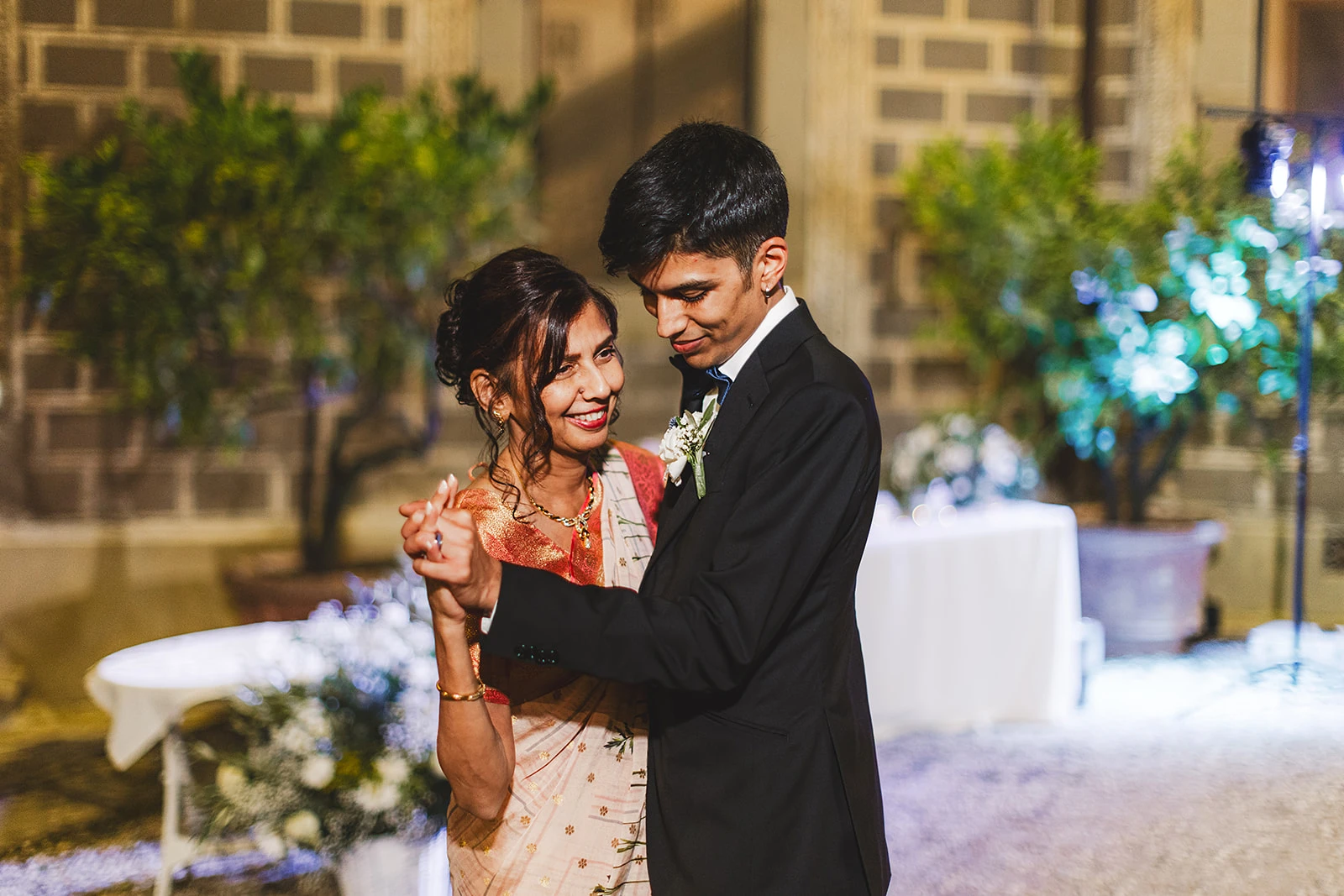 Ballo dello sposo con la mamma  durante la serata di matrimonio