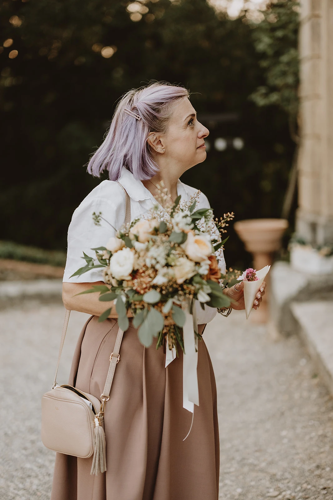 Ilaria coordina il lancio del bouquet al matrimonio di Alessio e Raffaella 