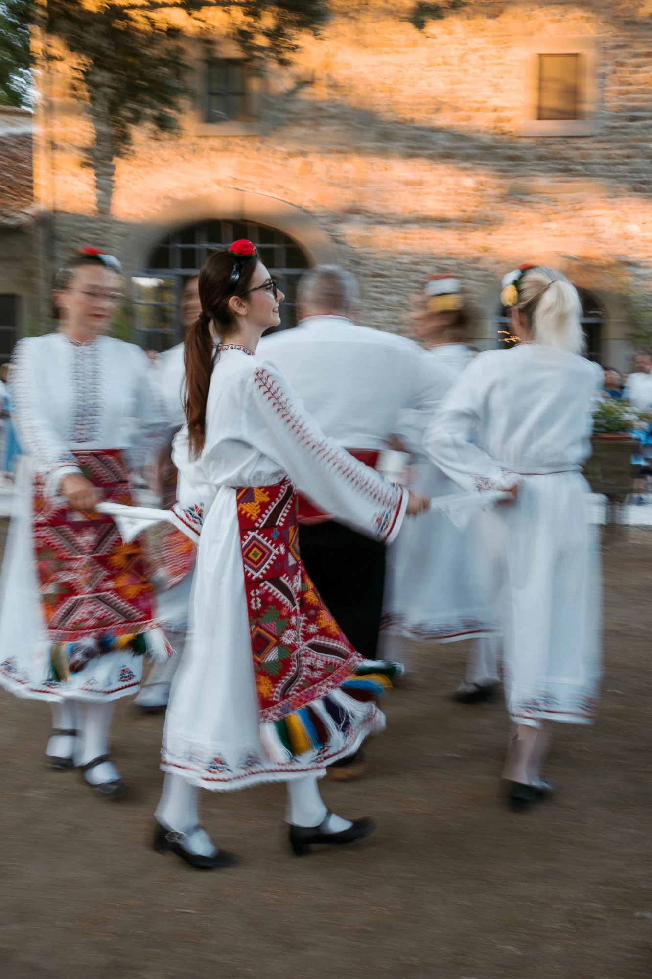 Danze popolari bulgare al matrimonio di Samuel e Tanya al Castello di Barberino