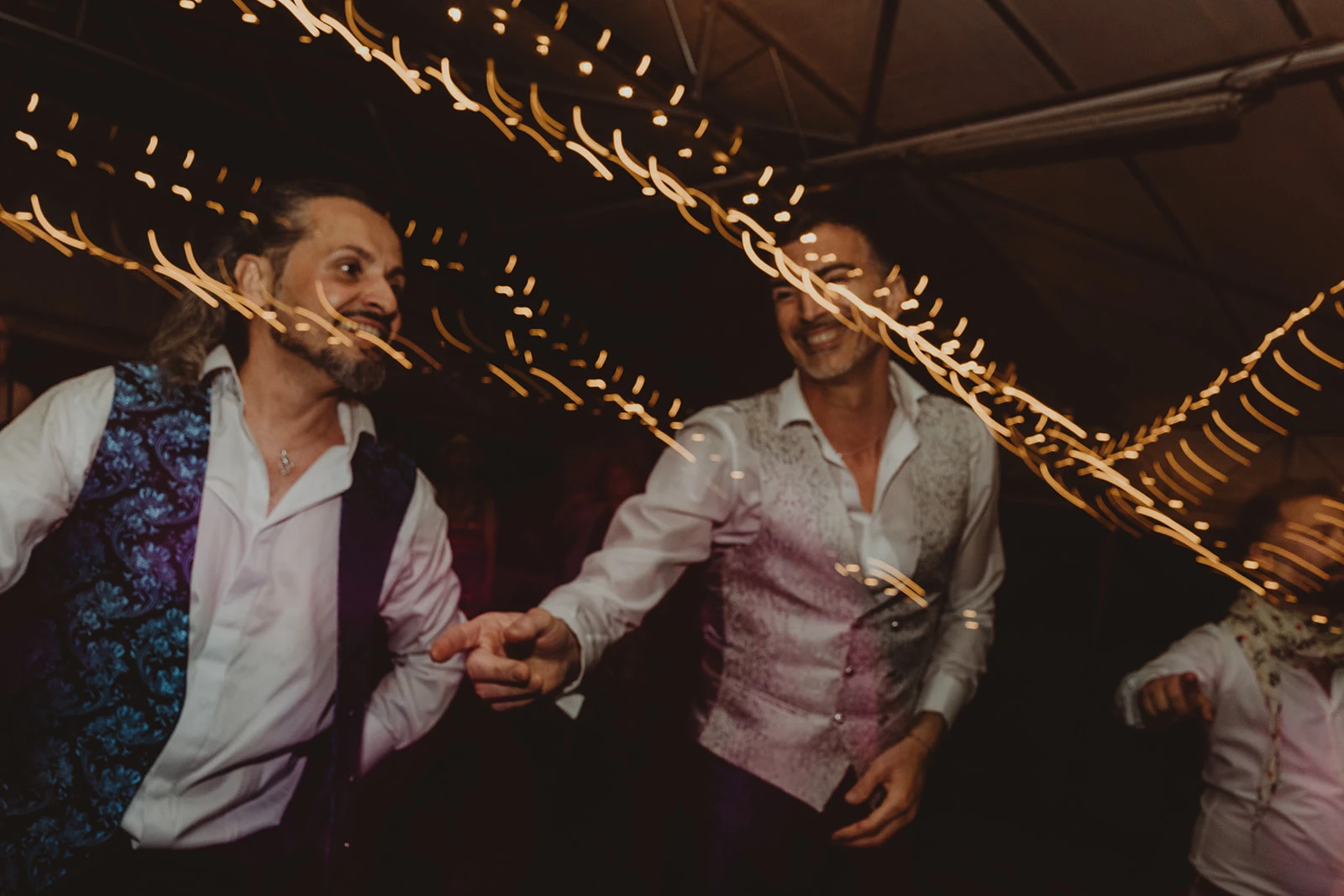 Gli sposi che ballano a fine serata