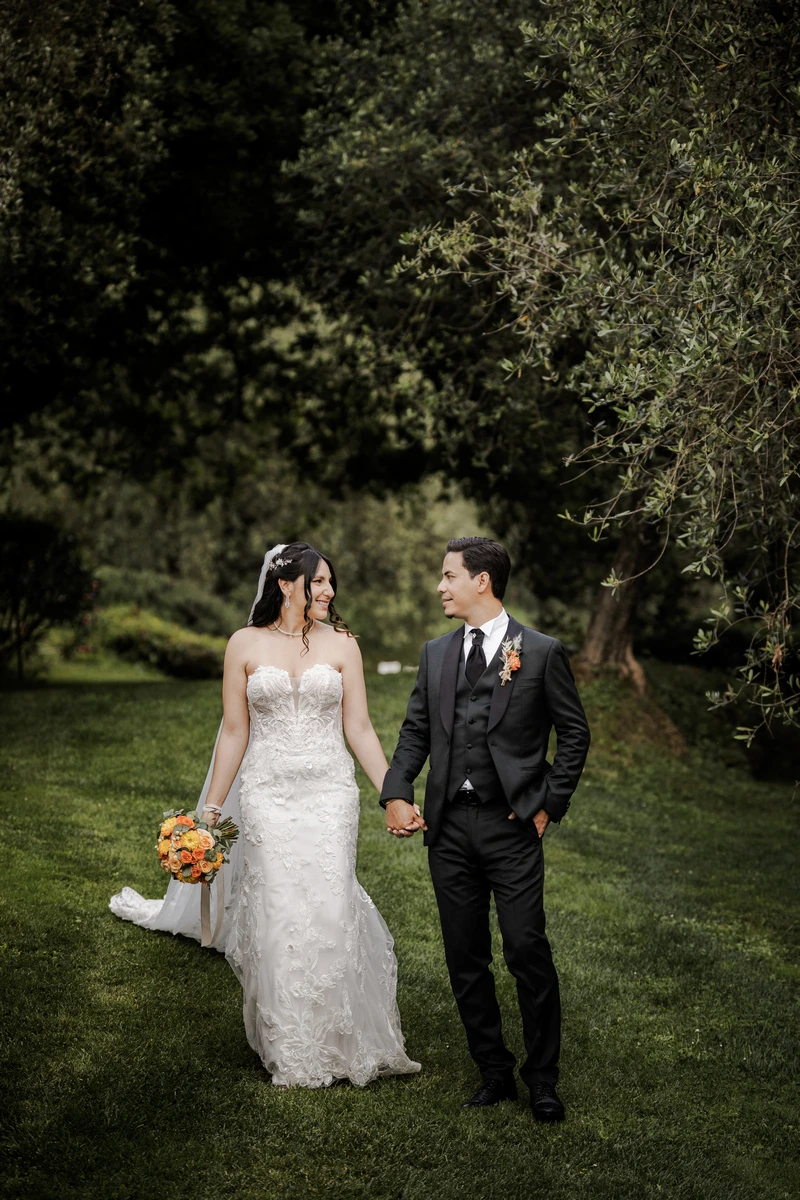Gli sposi durante lo shooting fotografico del matrimonio, destination wedding toscana
