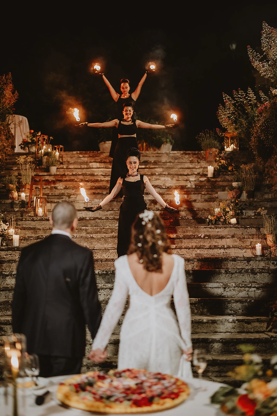 le ragazze di Lumen in Voco entrano in scena durante il matrimonio in Mugello di Alessio e Raffaella