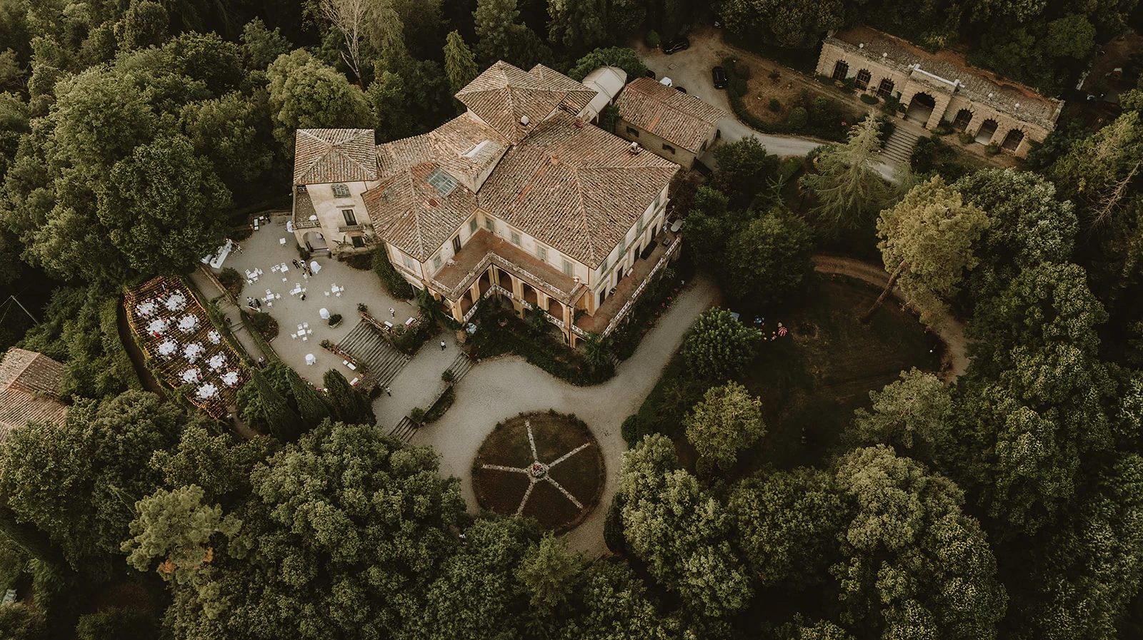 Vista dall'altro di Villa di Striano wedding location inMugello