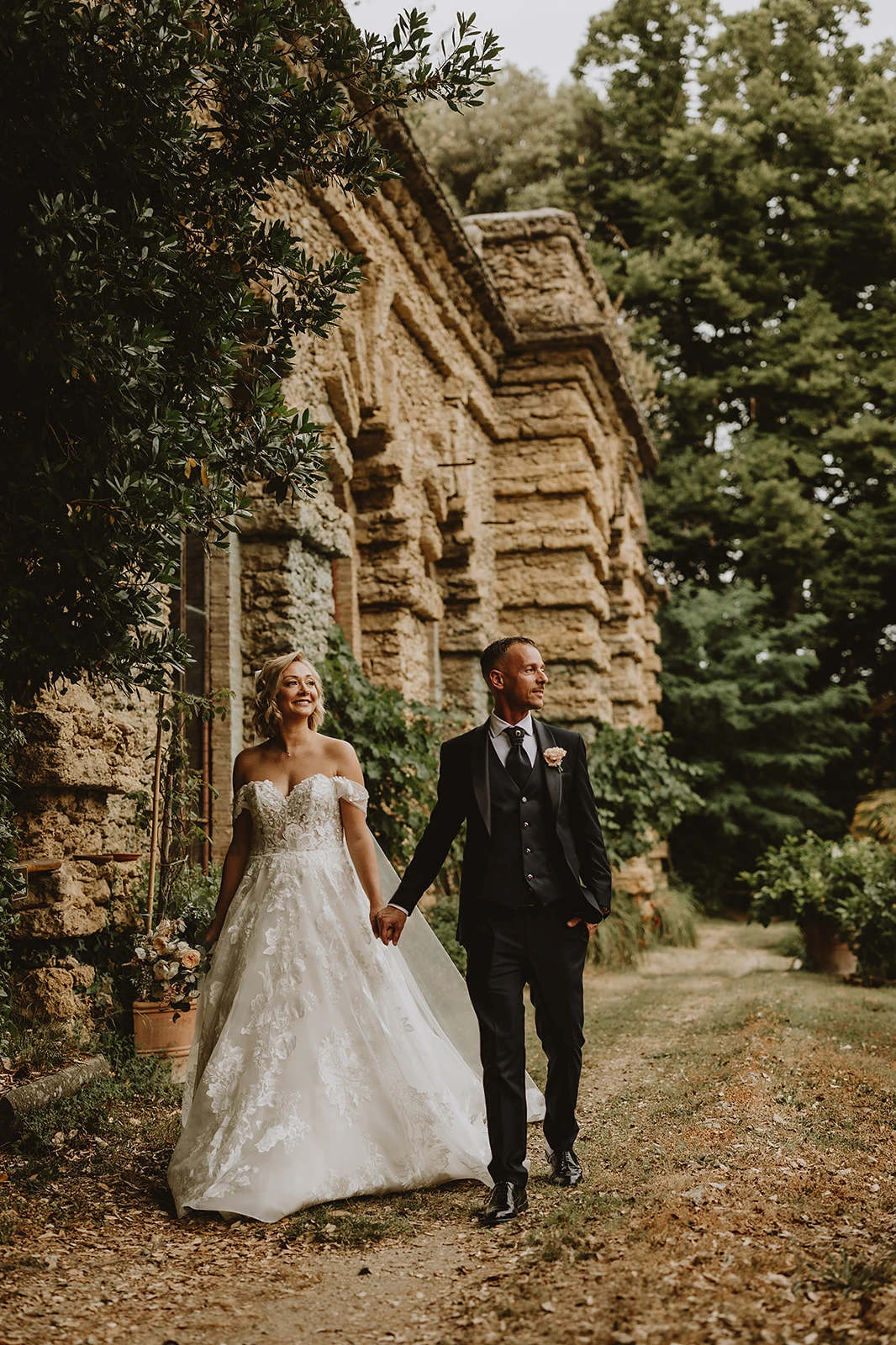 Gli sposi durante lo shooting fotografico del matrimonio a Villa di Striano