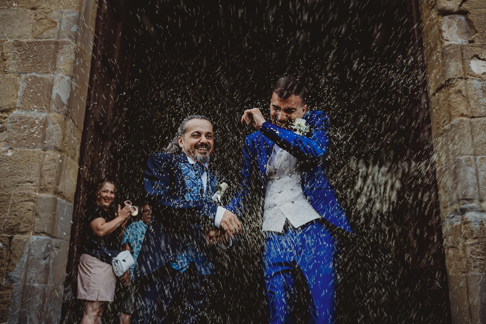 Lancio del riso fuori da Palazzo Vecchio Firenze alla fine del matrimonio di Claudio e Giacomo