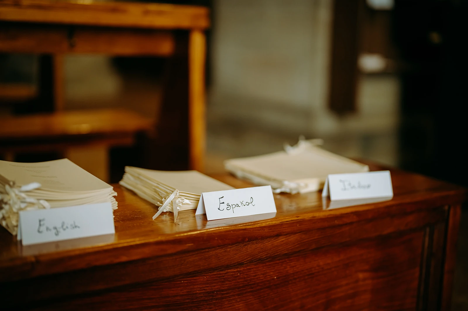 libretti messa in lingue diverse per il matrimonio di Filippo e Evelyn 