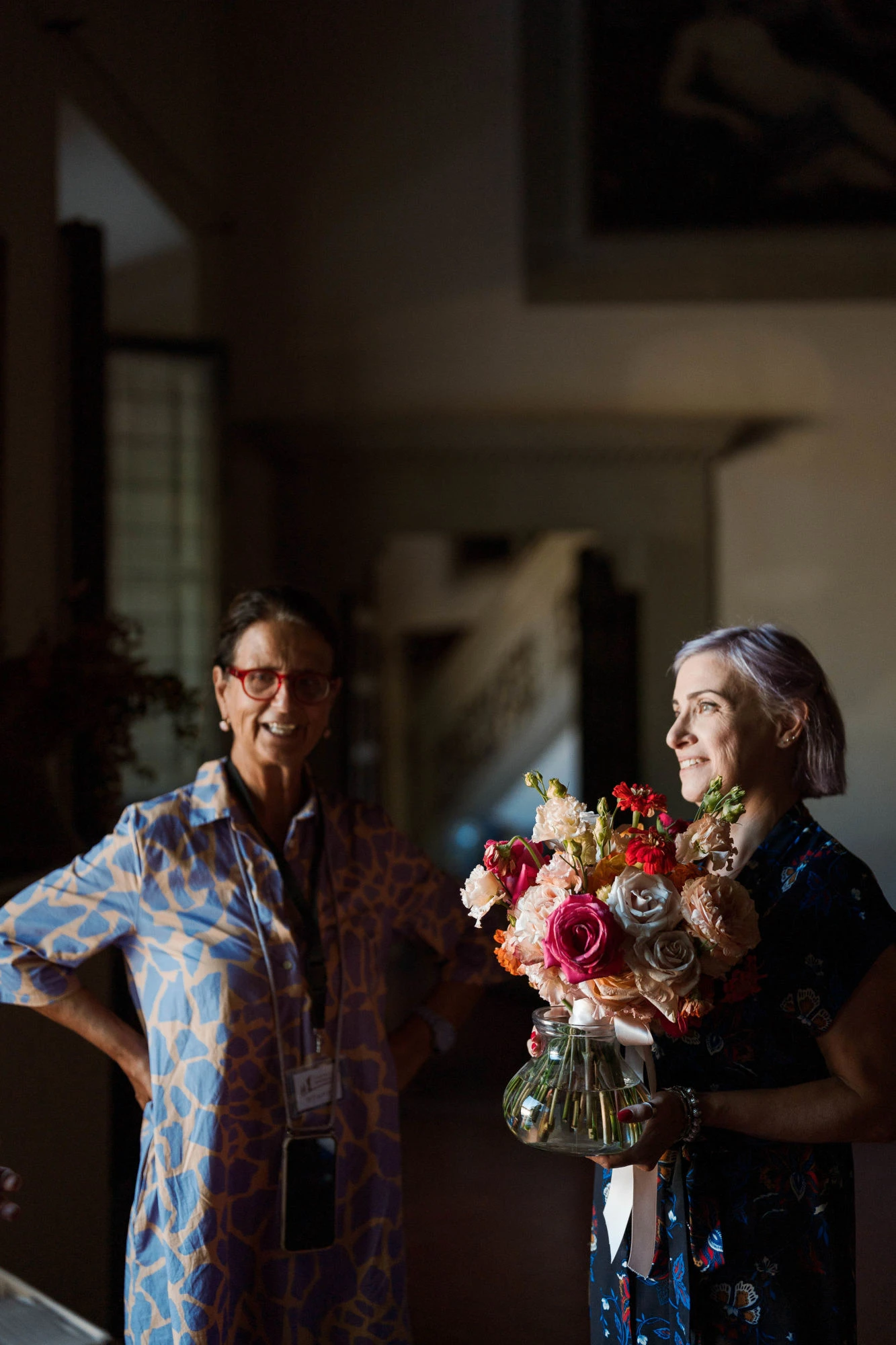 Ilaria, wedding helper di Euphoria Events, coordina i fornitori durante il matrimonio al Castello di Barberino

