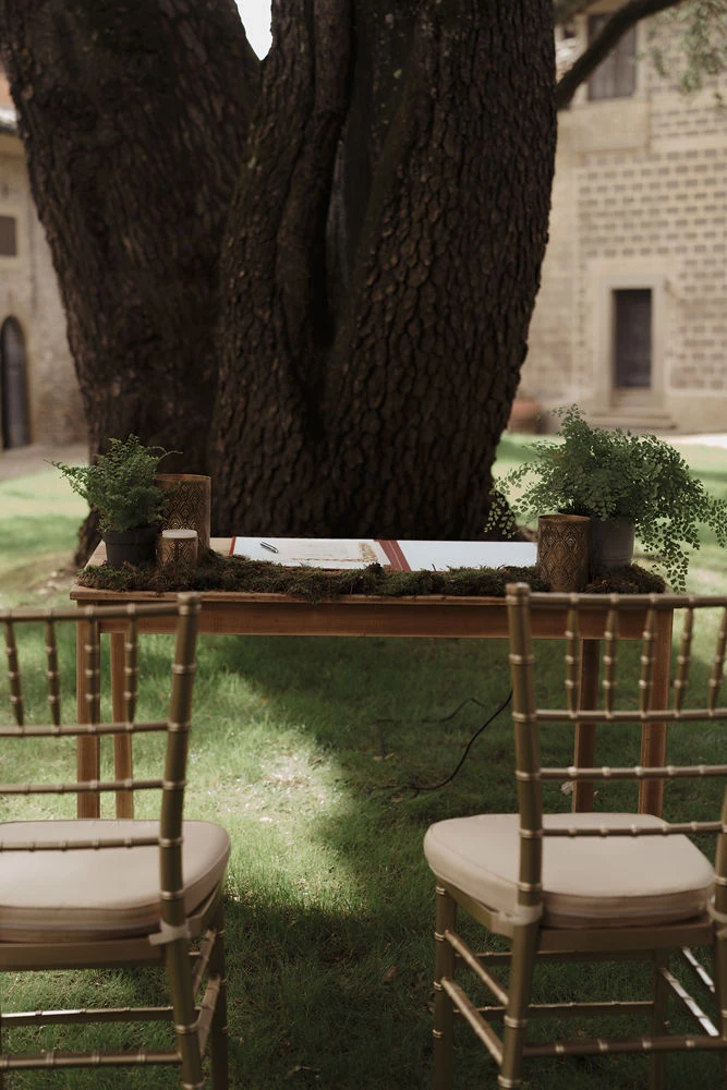 Allestimento del tavolo della cerimonia  a tema Signore degli Anelli in toscana