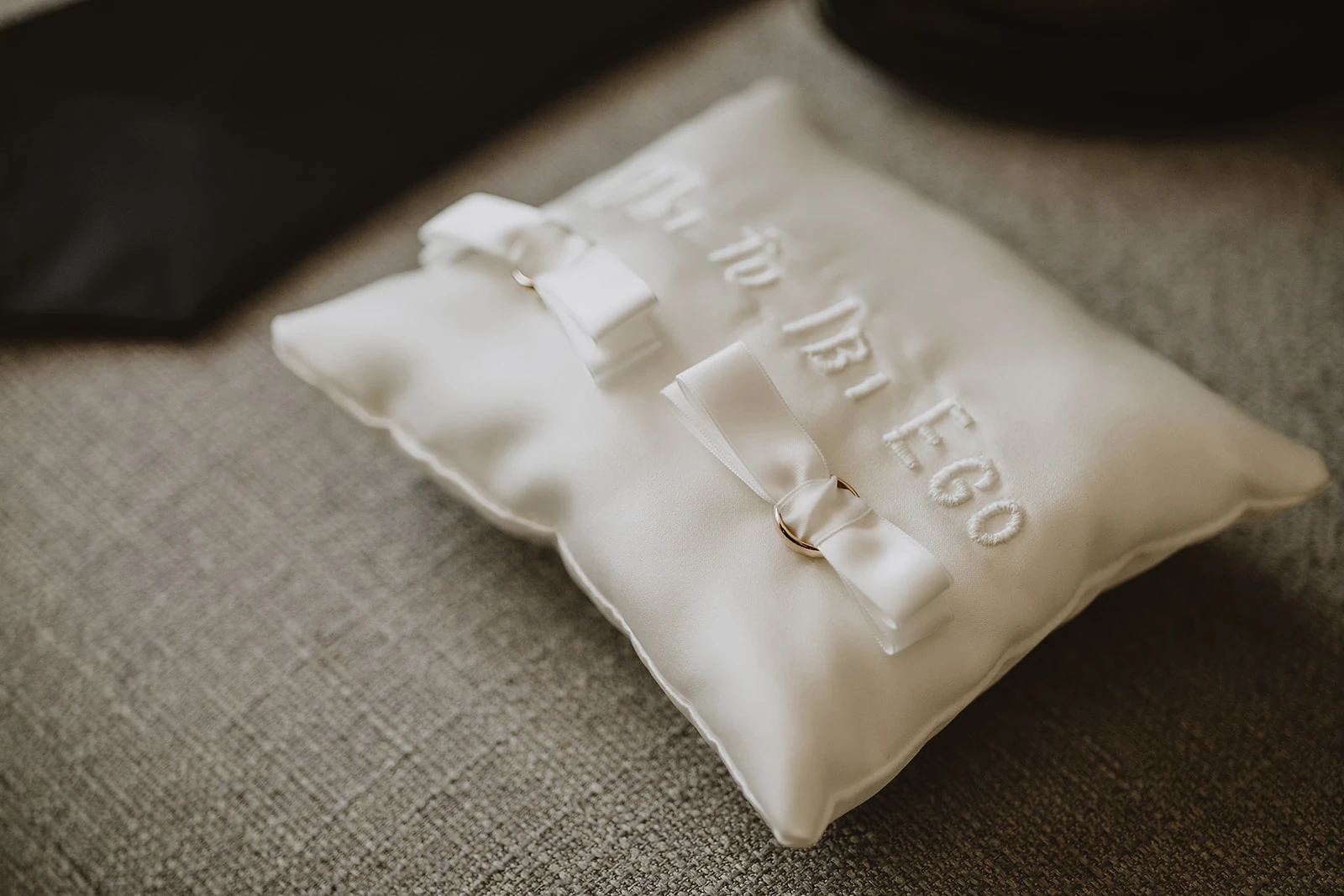 Cuscino per le fedi personalizzato per il matrimonio di Claudio e Elena 