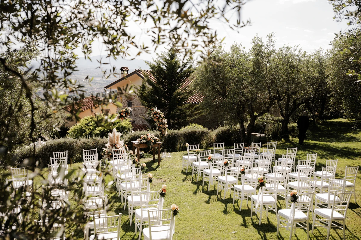 Allestimento della cerimonia di matrimonio in toscana