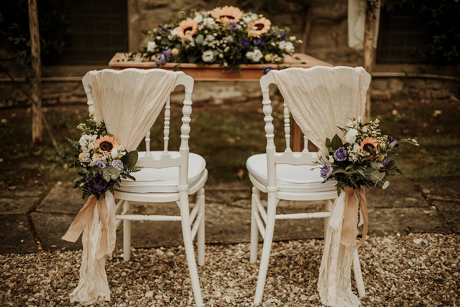 Dettaglio e allestimento floreale della cerimonia al castello di Barberino