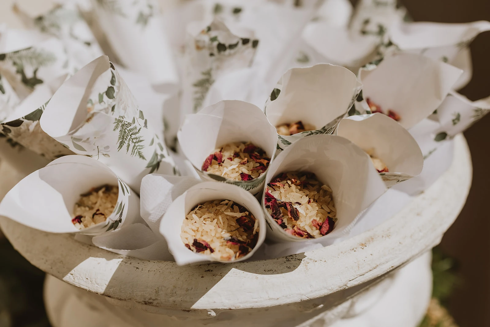 Dettaglio coni di riso per la cerimonia di Claudioee Elena, coordinata da ila ria euphoria events