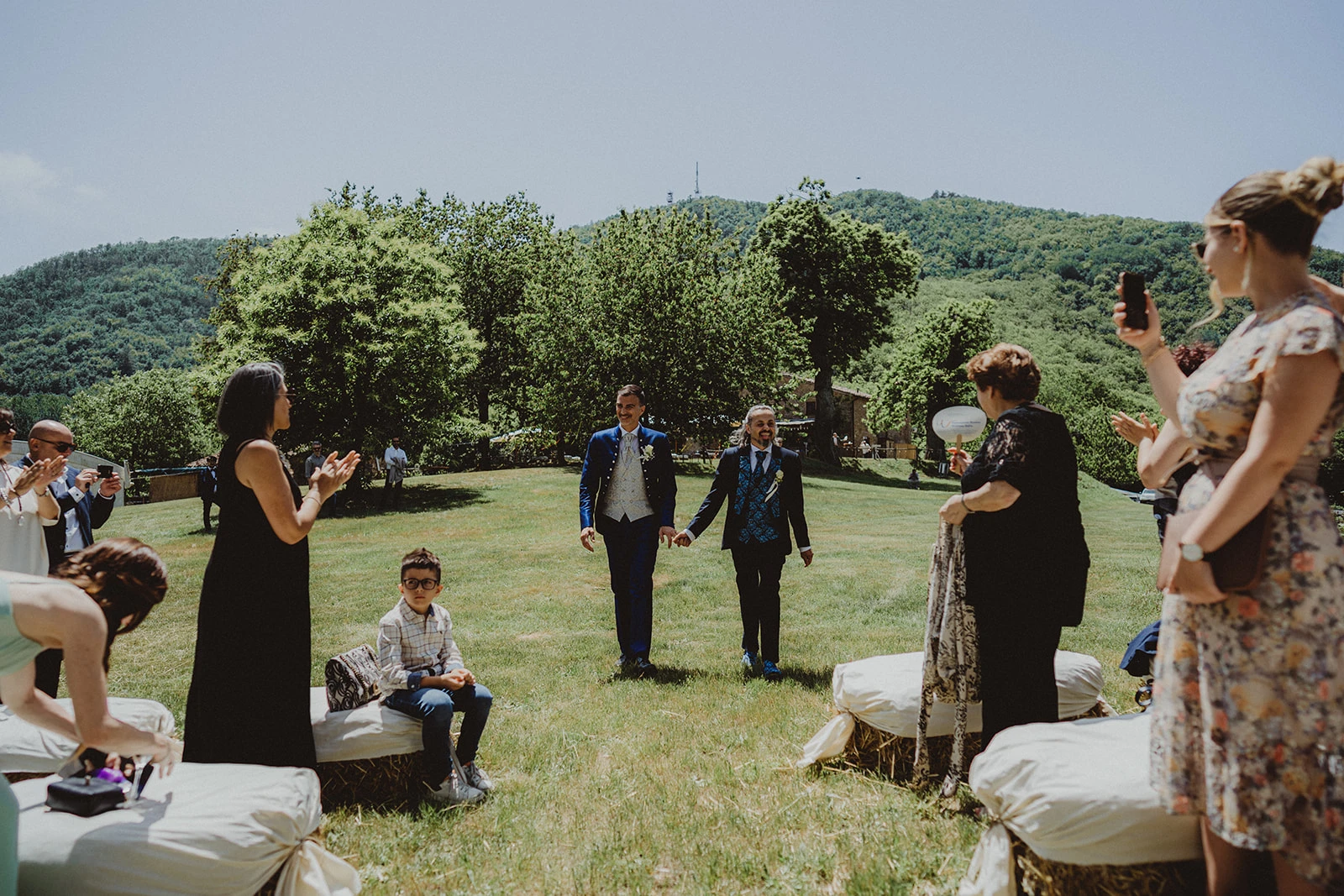 Ingresso insieme degli sposi alla cerimonia simbolica 