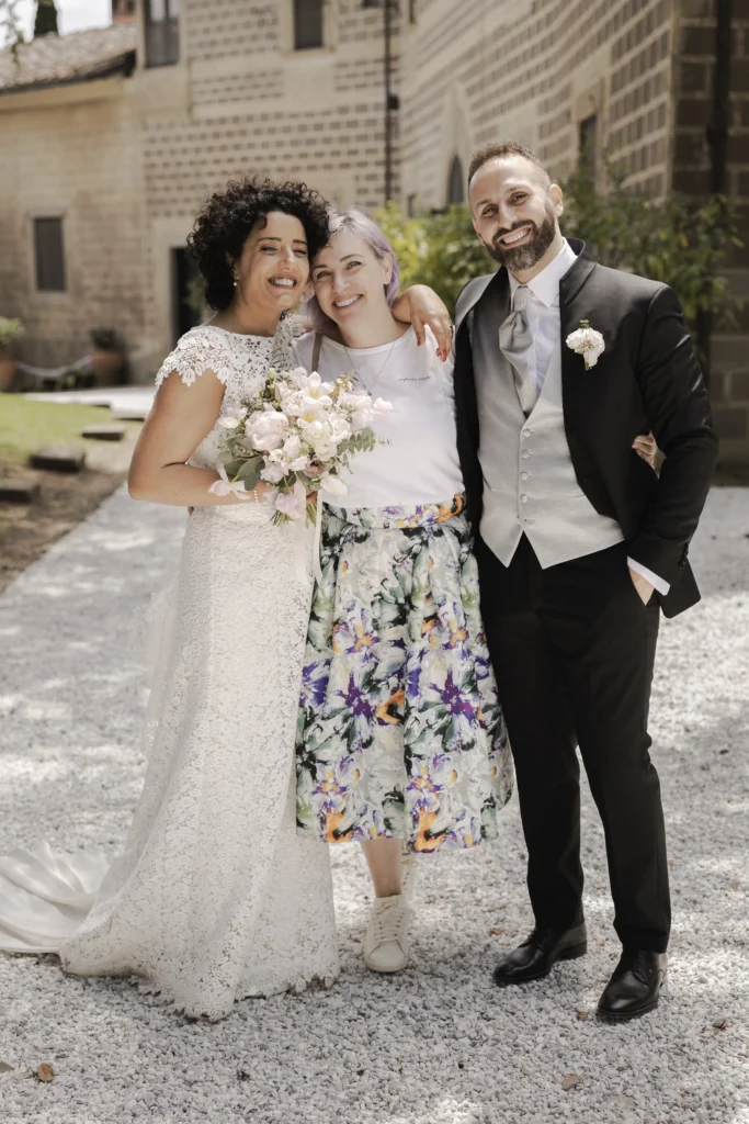 Wedding helper in Mugello che supporta gli sposi durante il coordinamento del matrimonio