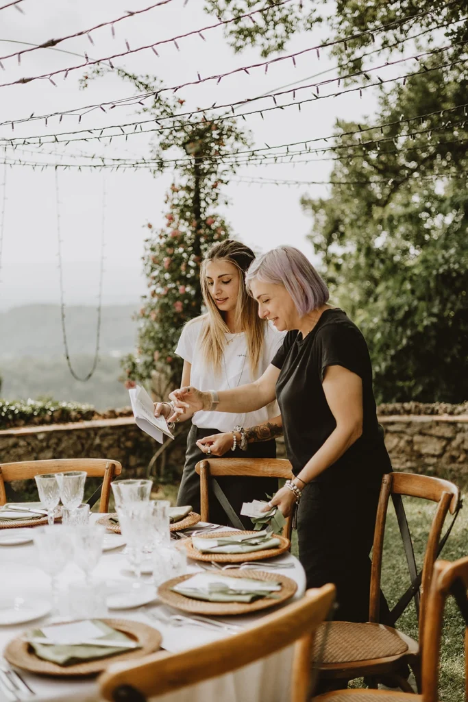 Wedding Helper in Mugello con il suo team durante il coordinamento di un matrimonio nel Mugello